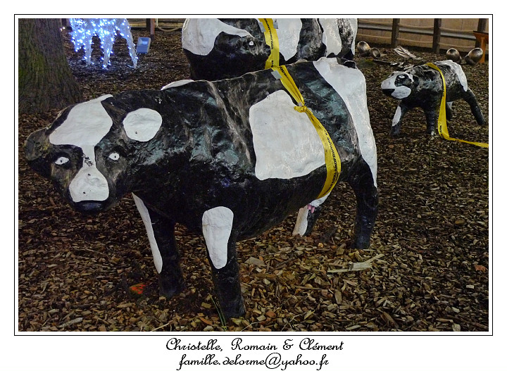 P1020393_RD.jpg - A Milton Keynes, tout est en bton mme les vaches!