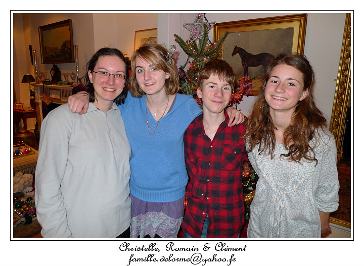 P1020345_RD.jpg - Antonia, Edouard et Rebecca, les enfants dont s'occupait Christelle quand elle tait fille au pair  Londres en 2002-2003