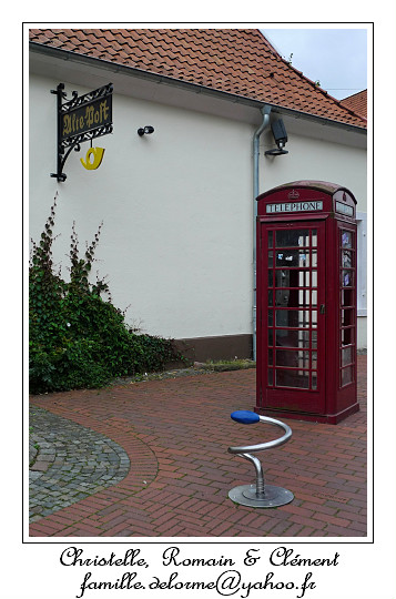 P1000421_RD.jpg - Une cabine tlphonique perdue en allemagne...