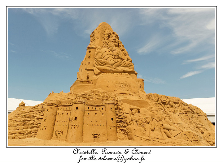 IMG_3298_RD.jpg - Le plus gros des chteaux de sable fait 4 mtres de haut